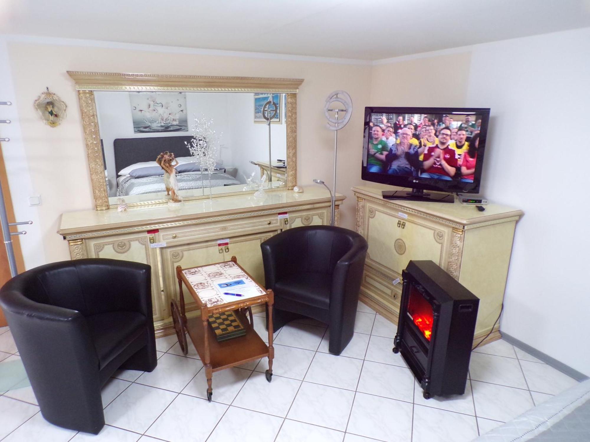 J.e. Apartament *